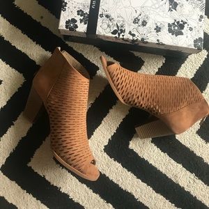CL by Laundry Brand New Open Toe Booties